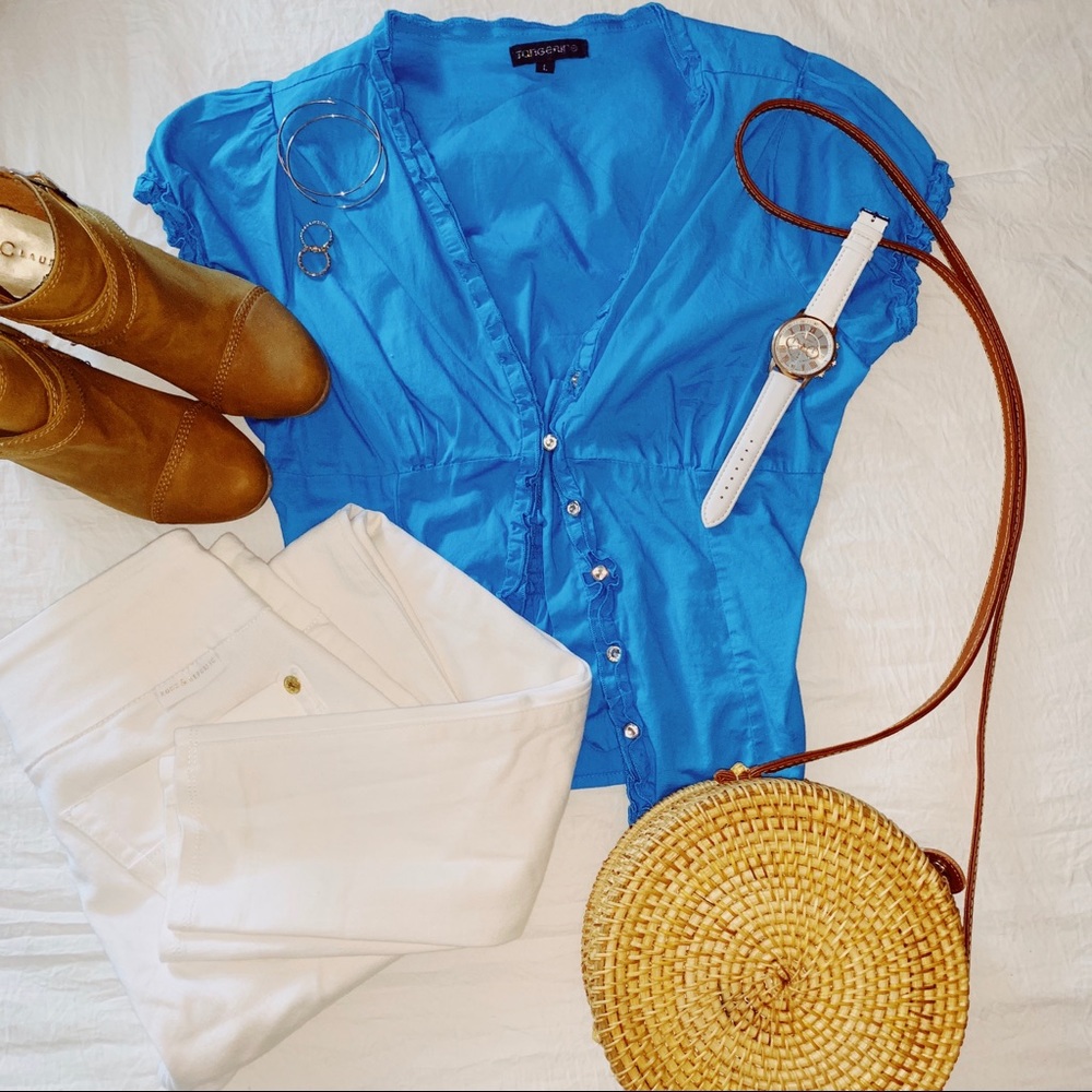 ❗️SOLD❗️ Stretch Blue Button Down Blouse